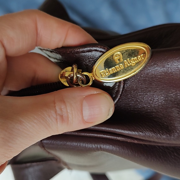 Vintage Etienne Aigner dark brown leather shoulder bag. EUC Preloved - Picture 3 of 16